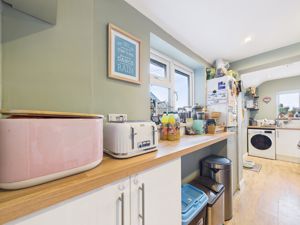 Kitchen- click for photo gallery